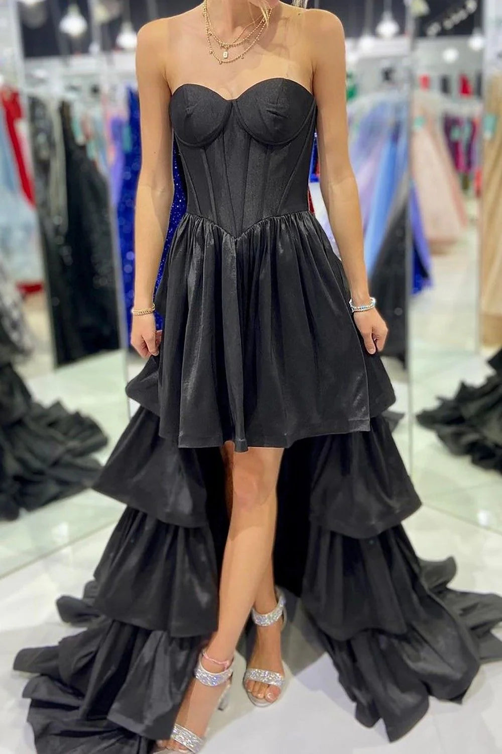 Vestido de fiesta de escote corazón con volantes