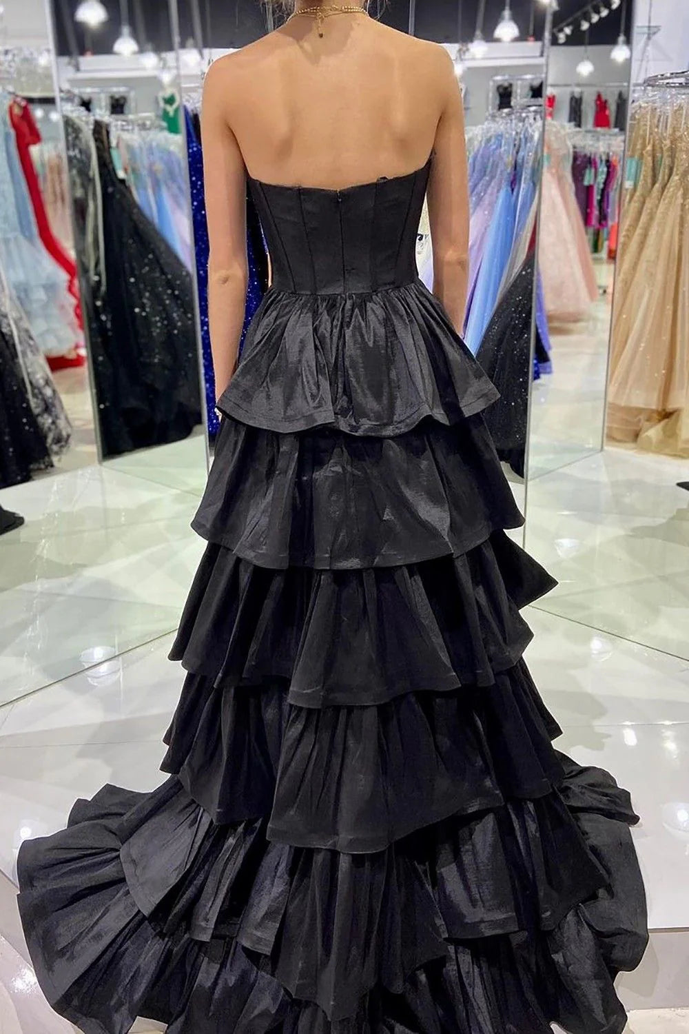 Vestido de fiesta de escote corazón con volantes