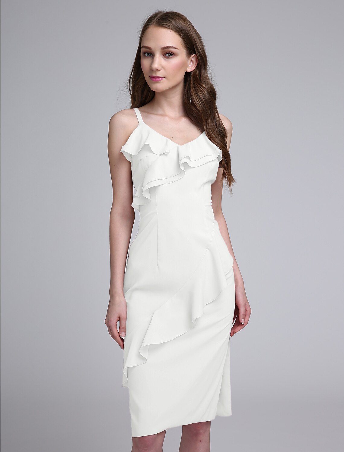 Vestido de dama de honor con corte tubo/columna, tirantes finos, sin mangas, elegante, largo hasta la rodilla, de gasa con volantes