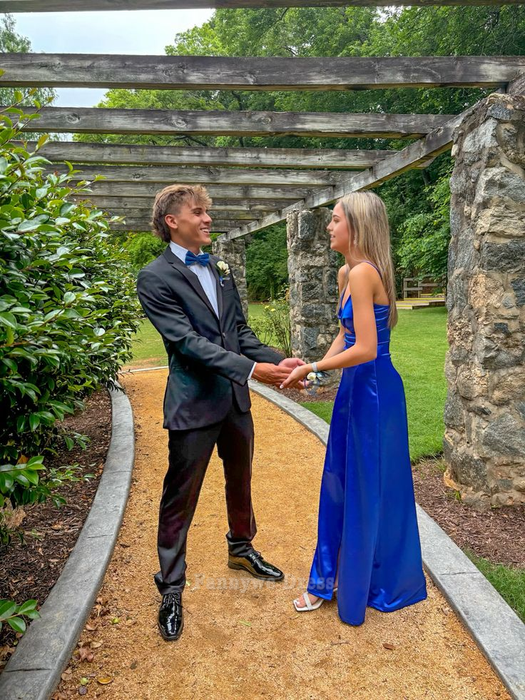 Vestido largo formal de satén azul rey con tirantes finos, para dama de honor, noche y graduación. 