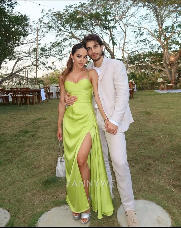 Vestido largo formal con tirantes finos en forma de A, color verde, con abertura, para dama de honor, de noche y fiesta. 