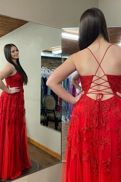 Langes Ballkleid mit tiefem V-Ausschnitt, Blumenapplikationen und Schlitz
