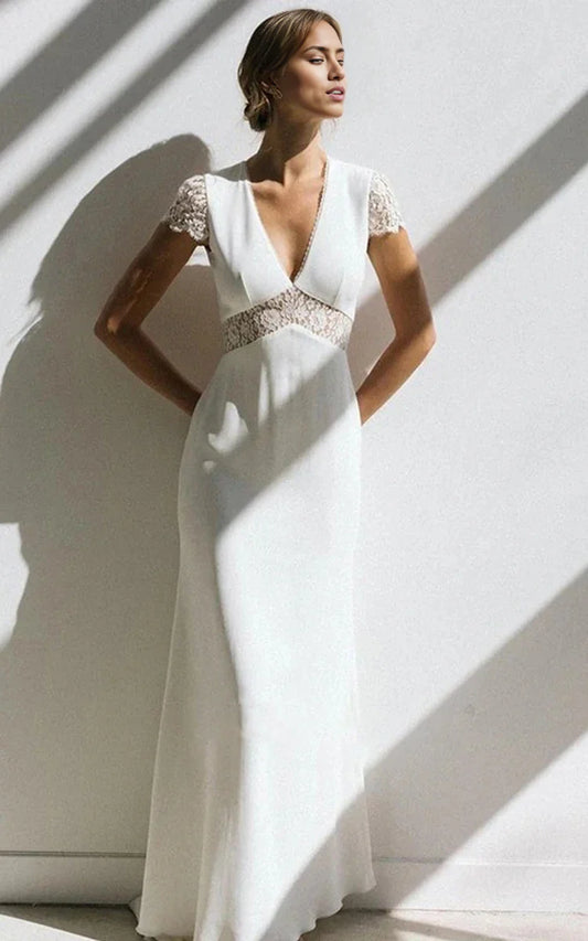 Vestido de novia sencillo de corte imperio, manga corta, largo hasta el suelo, cola larga, de gasa y escote en V