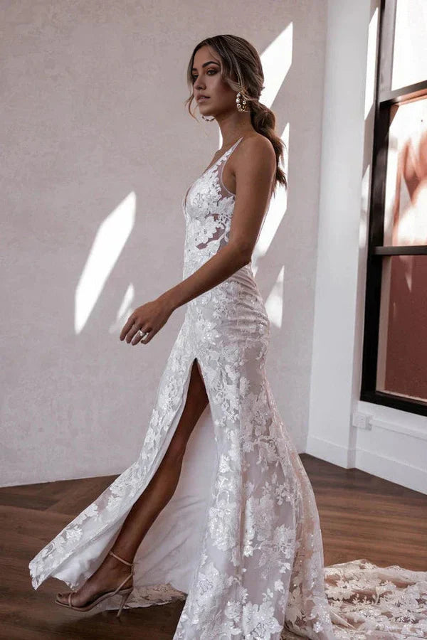 Vestidos de novia bohemios elegantes de encaje con escote en V y abertura de sirena