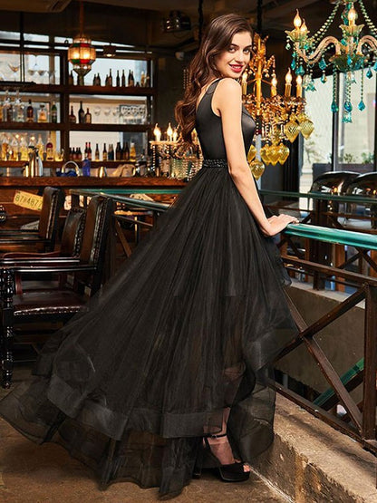 Vestidos de tul asimétricos con escote en V, sin mangas y corte A con volantes