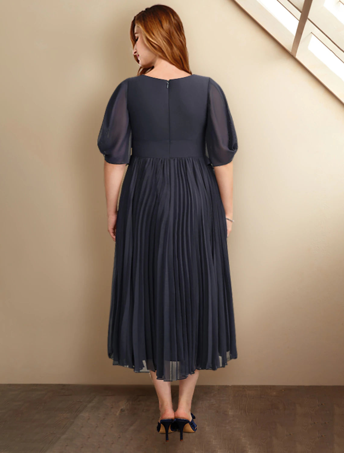A-Line Plus Size Curve Mother of the Bride Dresses Elegant Dress Formal Tea Length Short Sleeve V Neck Chiffon with Pleats