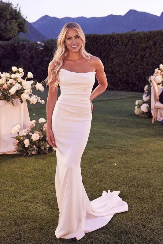 Vestidos de novia de satén sin tirantes y cola de sirena