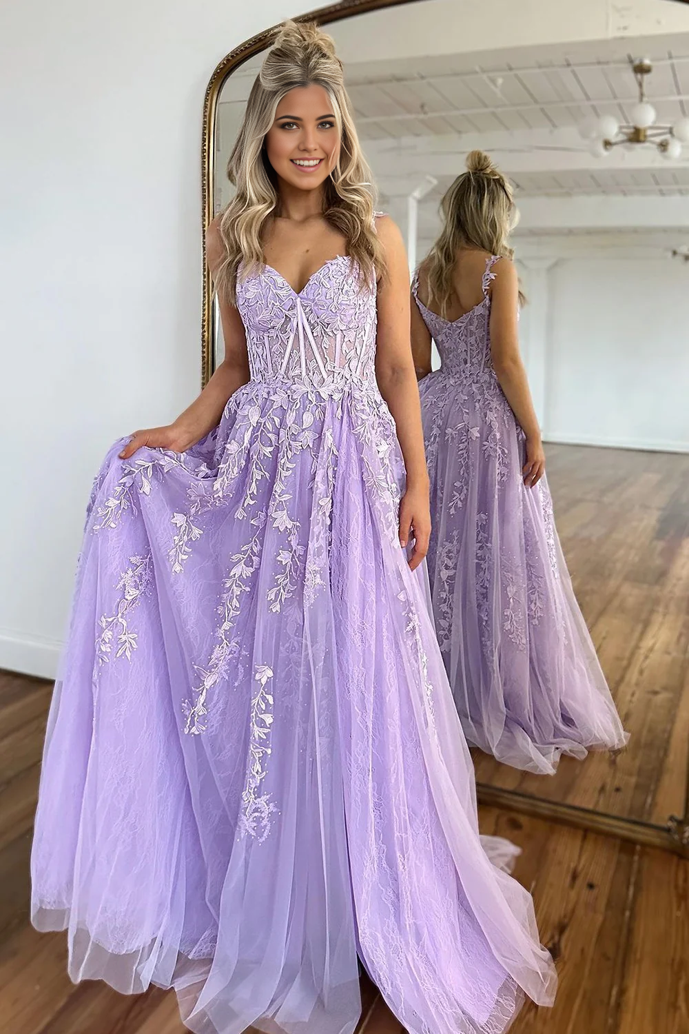 A-Linie Spaghettiträger Reißverschluss hinten Langes lila Tüll-Ballkleid mit Applikationen 