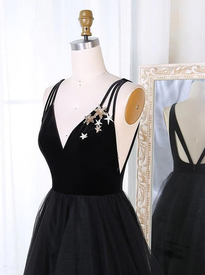 A-Linien-Ballkleid aus Tüll mit V-Ausschnitt und Schleppe, Plissee und Stufen