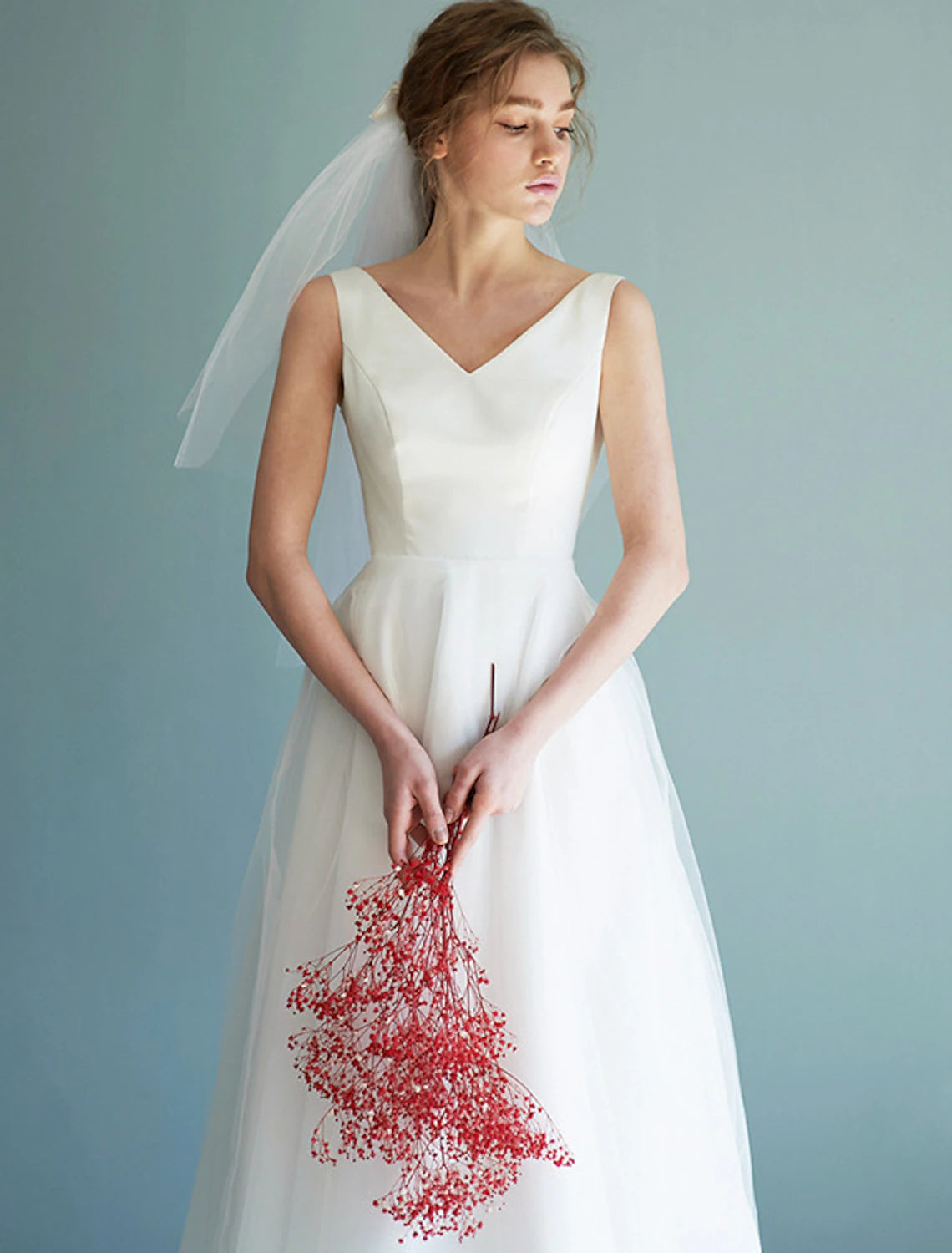 Vestidos de novia blancos cortos de recepción, vestidos de novia de corte A, escote en V, sin mangas, hasta la rodilla, de satén, con color sólido