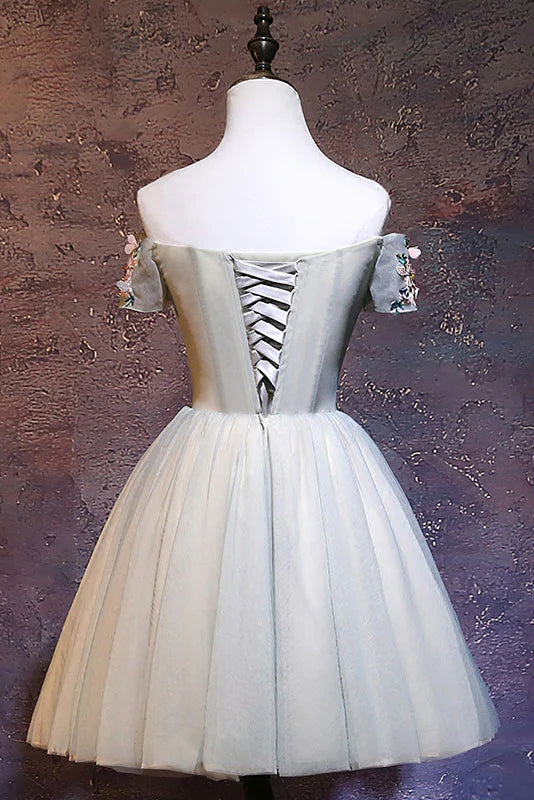 Vestido de fiesta corto de tul con hombros descubiertos