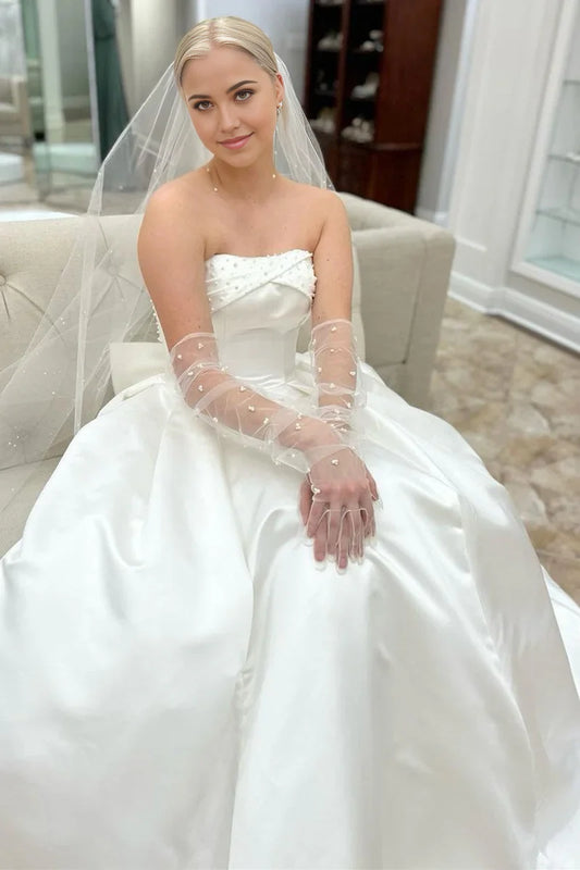 A-Linien-Brautkleid mit trägerlosem Rücken und Perlen