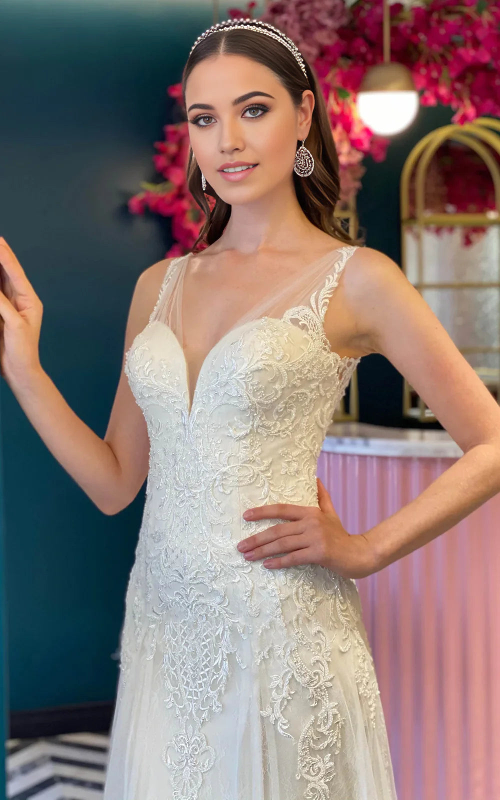 Vestido de novia de tul con encaje de sirena, escote en V, sin mangas, apliques y pliegues