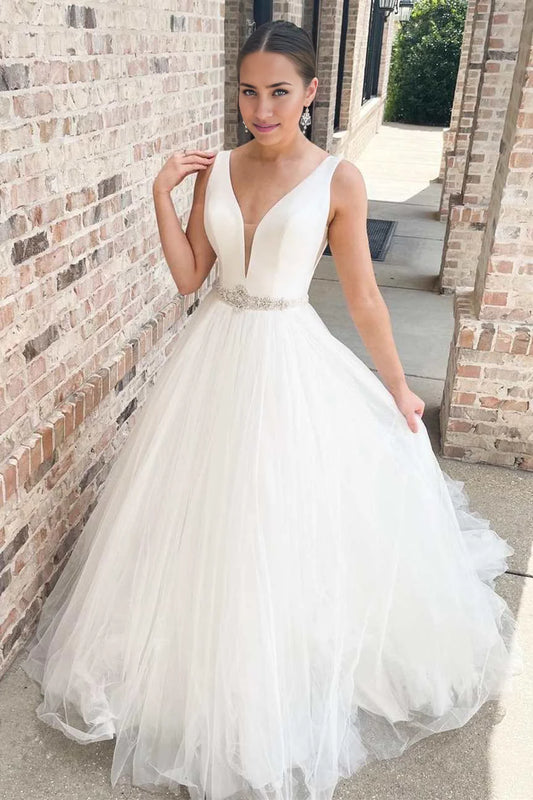 Langes Brautkleid in A-Linie mit V-Ausschnitt und Schärpen