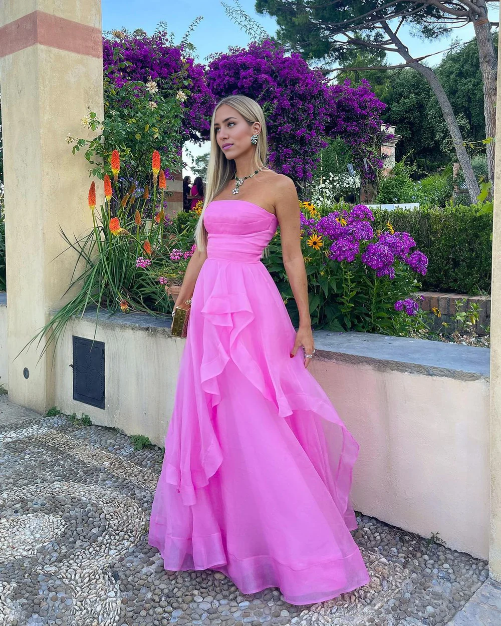 Vestido de fiesta de organza sin tirantes de corte A