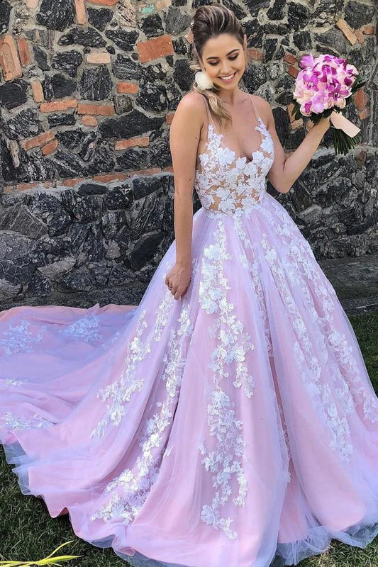 Lavendelfarbenes A-Linien-Ballkleid mit Spaghettiträgern und Applikationen