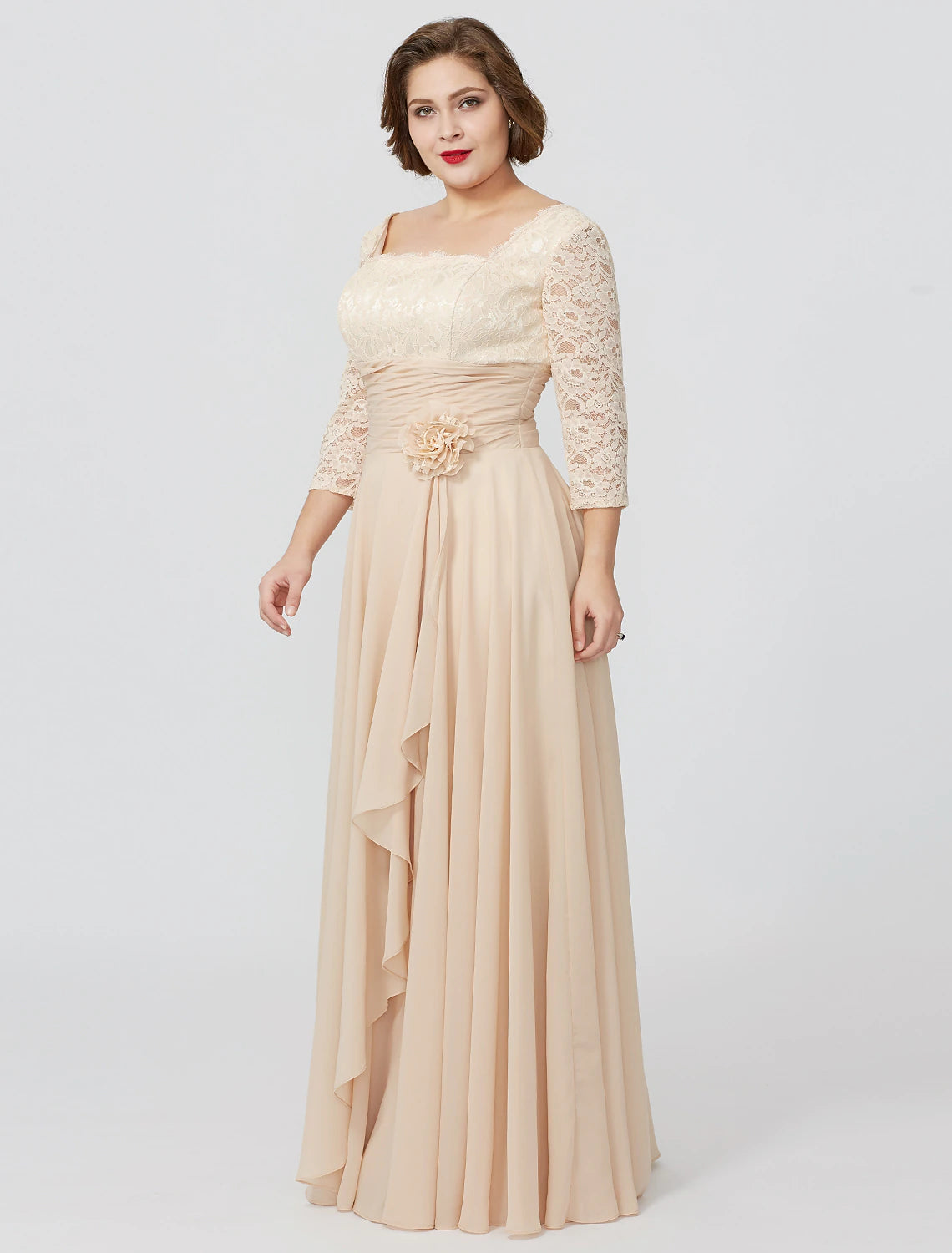 Etuikleid/Säulenkleid für die Mutter der Braut, formell, klassisch und zeitlos, elegant und luxuriös, Übergröße, quadratischer Ausschnitt, bodenlang, Chiffon, metallische Spitze, 3/4-Ärmel, nein, mit Schärpe/Blumenband