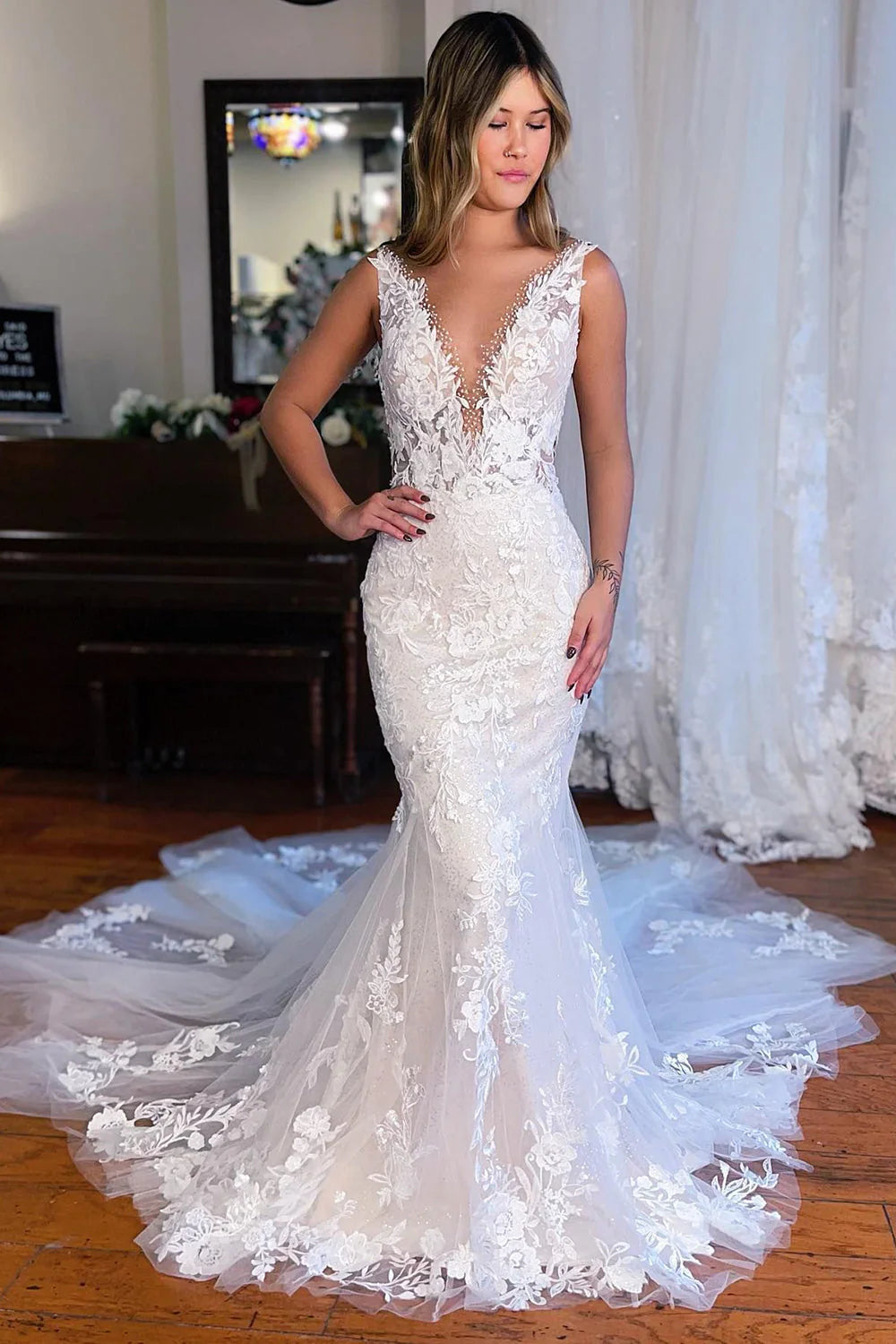 Mermaid V-Neck Long Lace Wedding Dress