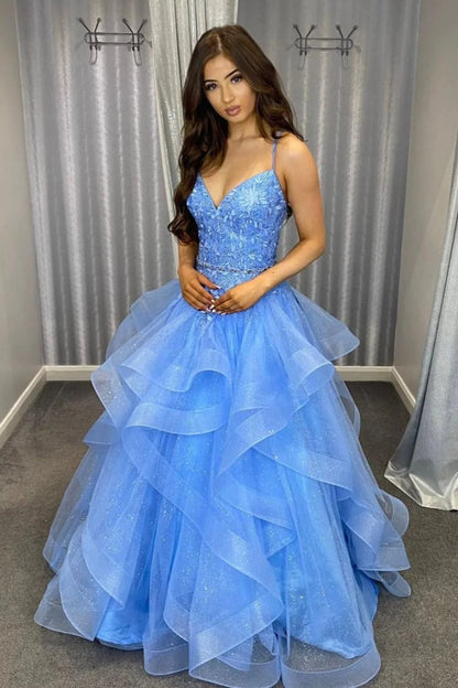 Vestido de fiesta largo azul con tirantes finos, corte princesa, corte A y apliques