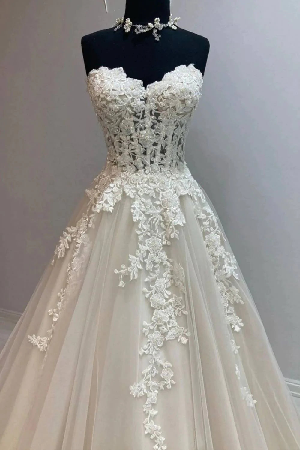 Prinzessin A-Linie Herzausschnitt Weißes Hochzeitspartykleid mit Applikationen