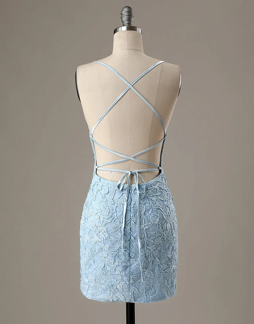 Vestidos de fiesta cortos azules con apliques y corte entallado 