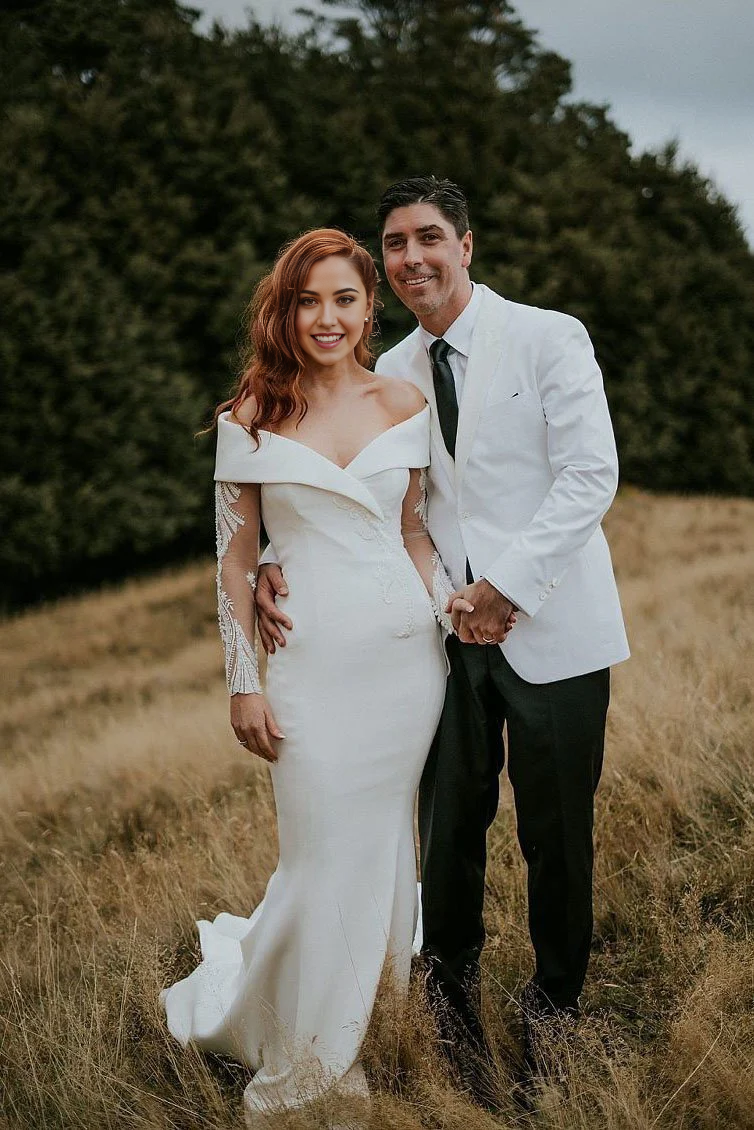 Mermaid V Neck Charming Off the Shoulder Long Sleeves Ball Gown Bridal Dresses Wedding Dresses