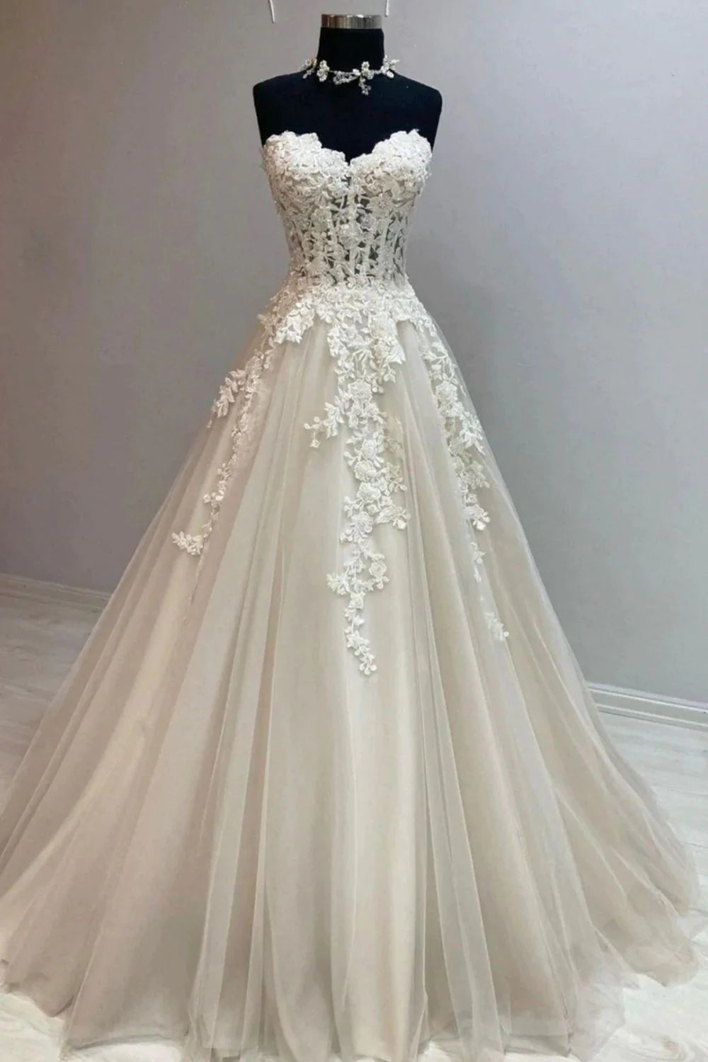 Prinzessin A-Linie Herzausschnitt Weißes Hochzeitspartykleid mit Applikationen