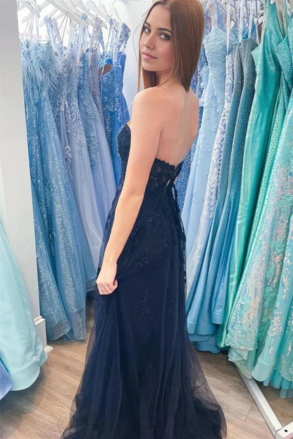 A-Linie, trägerlos, langes Ballkleid mit Blumenapplikationen