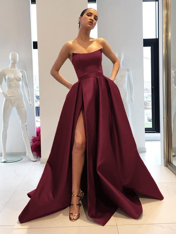 Vestido de fiesta sin mangas, sin tirantes, con cola larga y volantes de satén