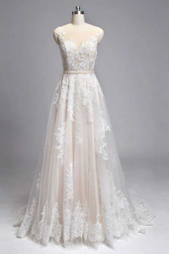 Vestido de novia largo de tul con cuello redondo y encaje