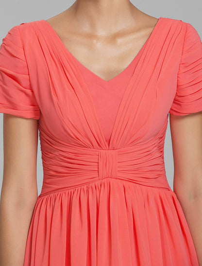 Vestido de dama de honor con corte tubo/columna, escote en V, manga corta, inspiración vintage, largo hasta la rodilla, de gasa con fruncido/drapeado.