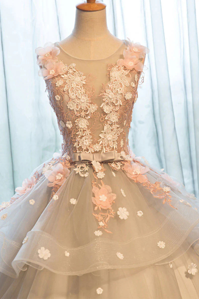 Lindo vestido de fiesta largo con apliques de encaje y cuello redondo