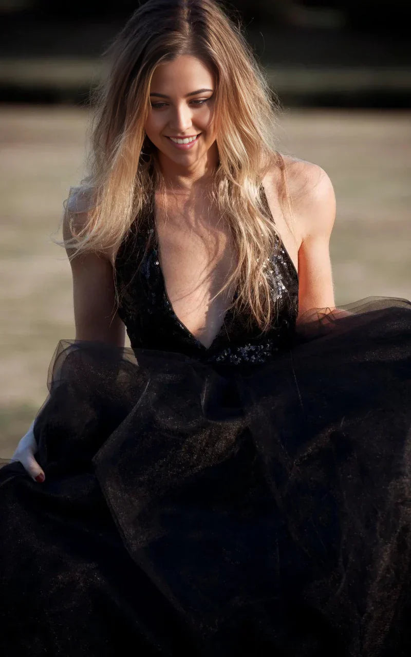 Halter Backless Sexy Tulle Sleeveless Wedding Dress with Sequins