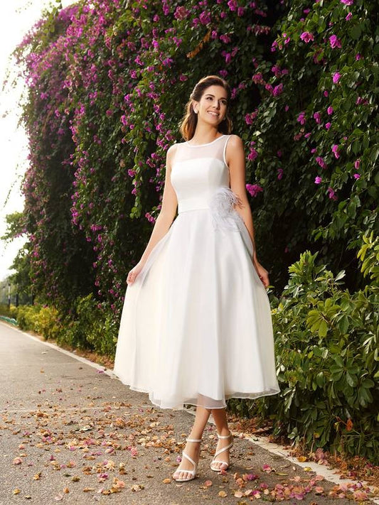 A-Linie/Princess-Linie Bateau-Ausschnitt Schärpen/Bänder/Gürtel Ärmellos Lange Satin Brautkleider