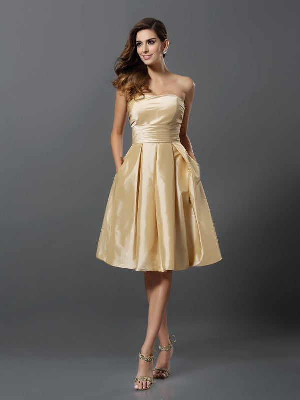 A-Line Taffeta Strapless Sleeveless Knee-Length With Ruffles Bridesmaid Dresses