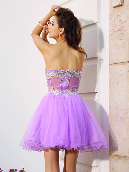 Vestido de cóctel corto de organza sin mangas con escote corazón y apliques de cuentas y corte princesa
