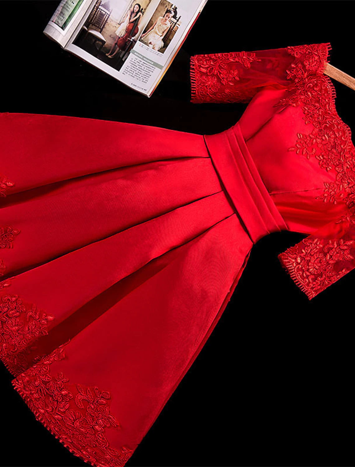 Vestido de dama de honor de corte A, hombros descubiertos, manga corta, elegante, corto/mini, de satén con encaje