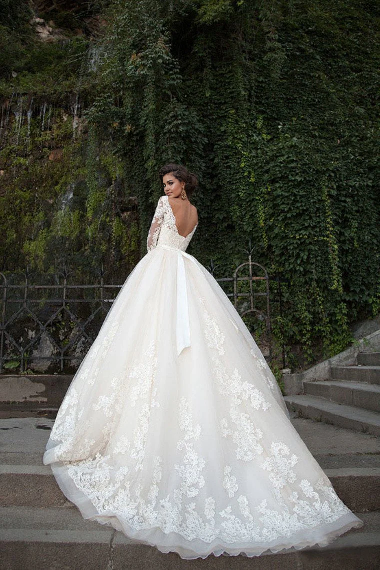 A-line Bateau 3/4 Length Sleeve Ball Gown Bride Dresses Wedding Dresses With Applique Tulle