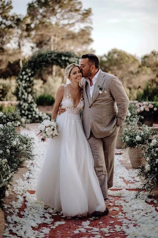Beach A Line Elegant V Neck Flowers V Back Tulle Bride Dresses Ball Gown Wedding Dresses