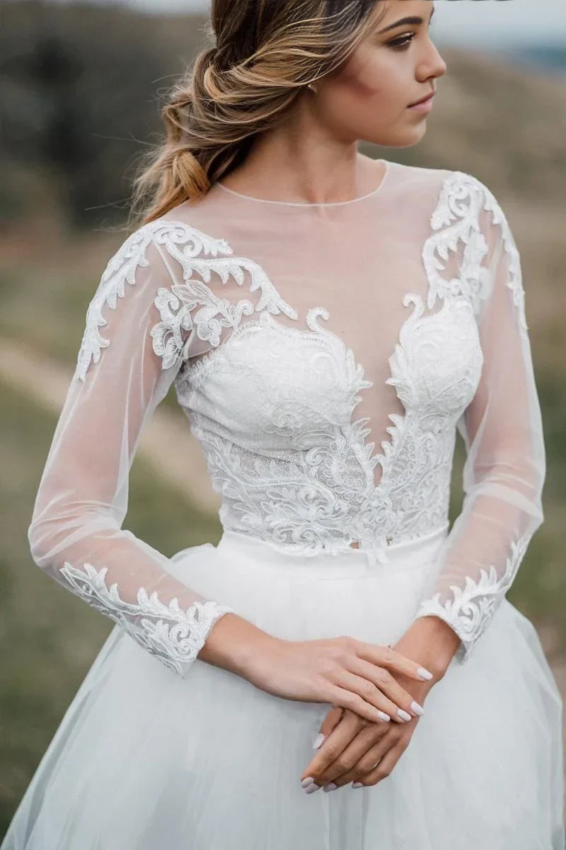 Vestido de novia de dos piezas con cola de corte y encaje, mangas estilo ilusión bohemio