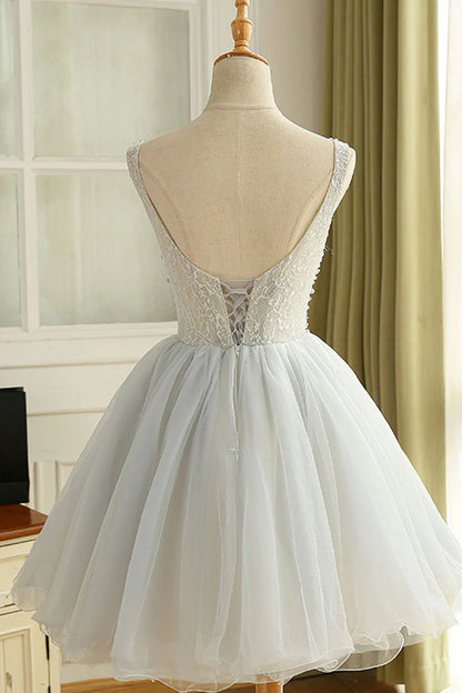 Vestido de fiesta corto de tul con cuello redondo