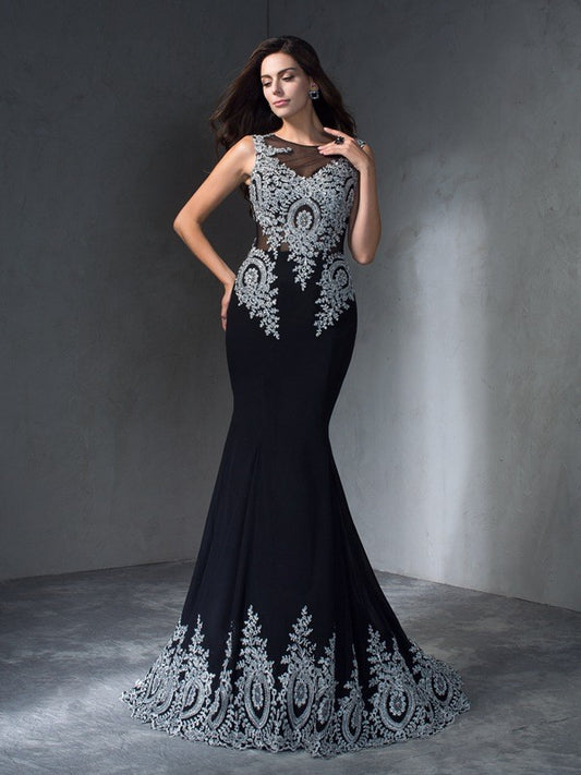 Vestidos largos de gasa sin mangas con apliques y corte trompeta/sirena