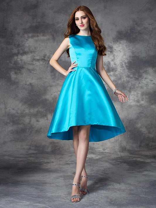 A-Linie/Princess-Linie Bateau-Ausschnitt Rüschen Ärmellos High Low Satin Brautjungfernkleider