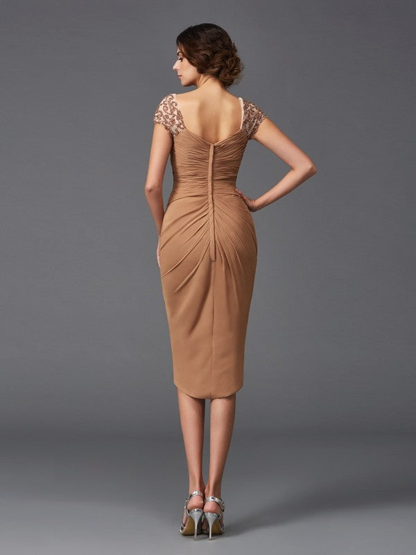 Vestidos de cóctel de gasa con escote en forma de tubo/columna, escote en forma de corazón, apliques, mangas cortas, corte alto y bajo