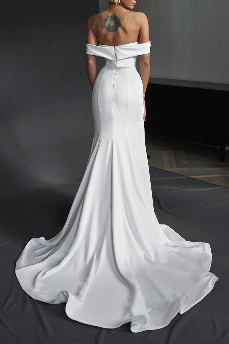 Vestido de novia estilo bohemio con corte sirena/trompeta y tirantes finos de satén