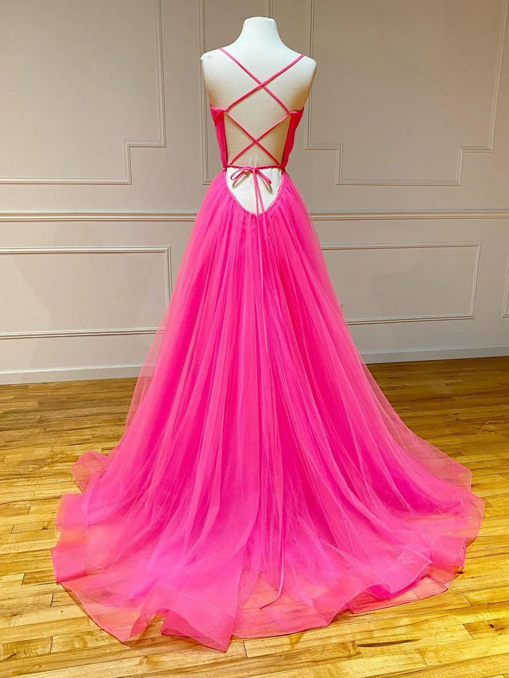 Vestido de fiesta largo de tul con volantes y corte en A