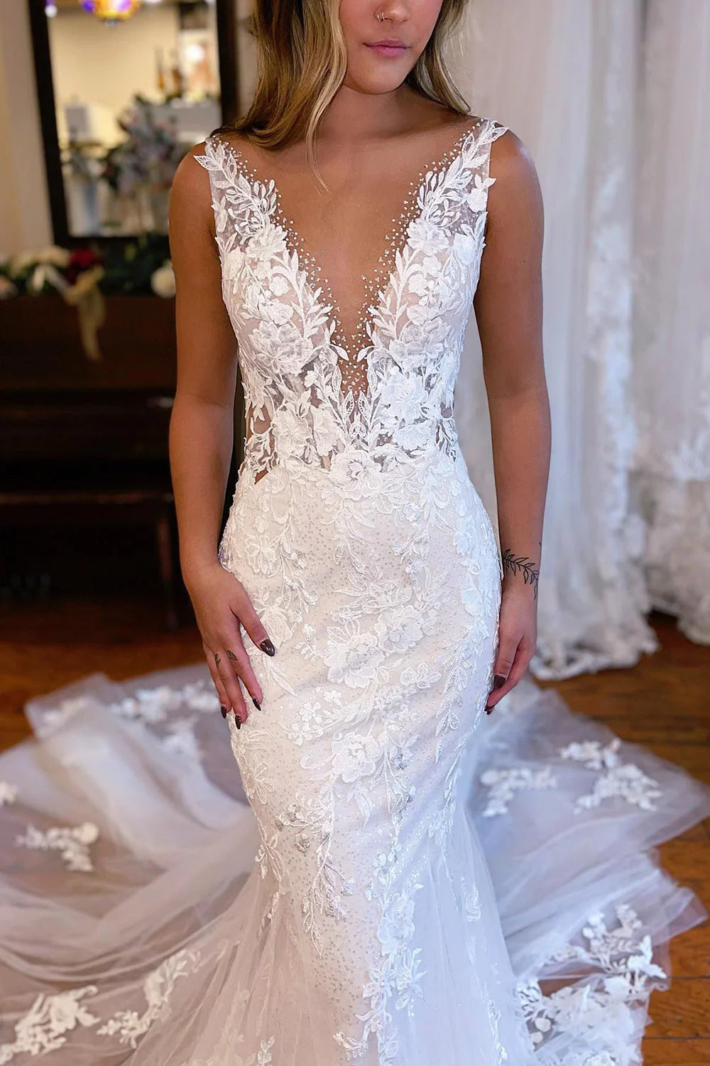 Mermaid V-Neck Long Lace Wedding Dress
