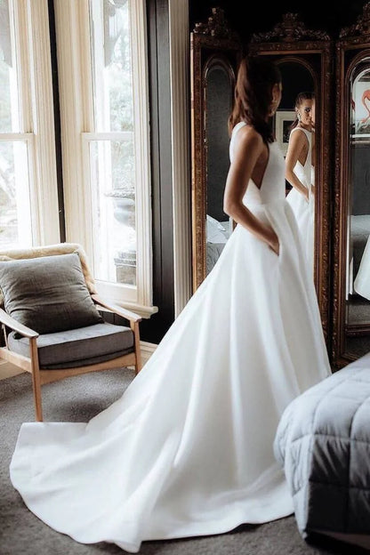 Simple Round Neck Satin Ivory Long Wedding Wedding Dresses With Pockets