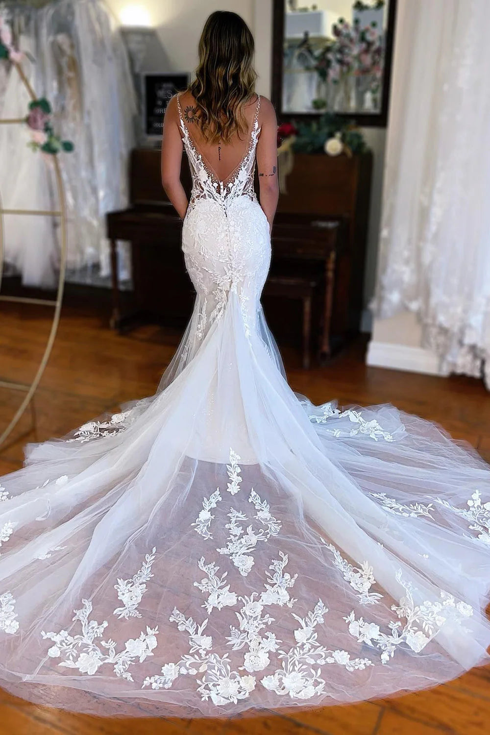 Mermaid V-Neck Long Lace Wedding Dress