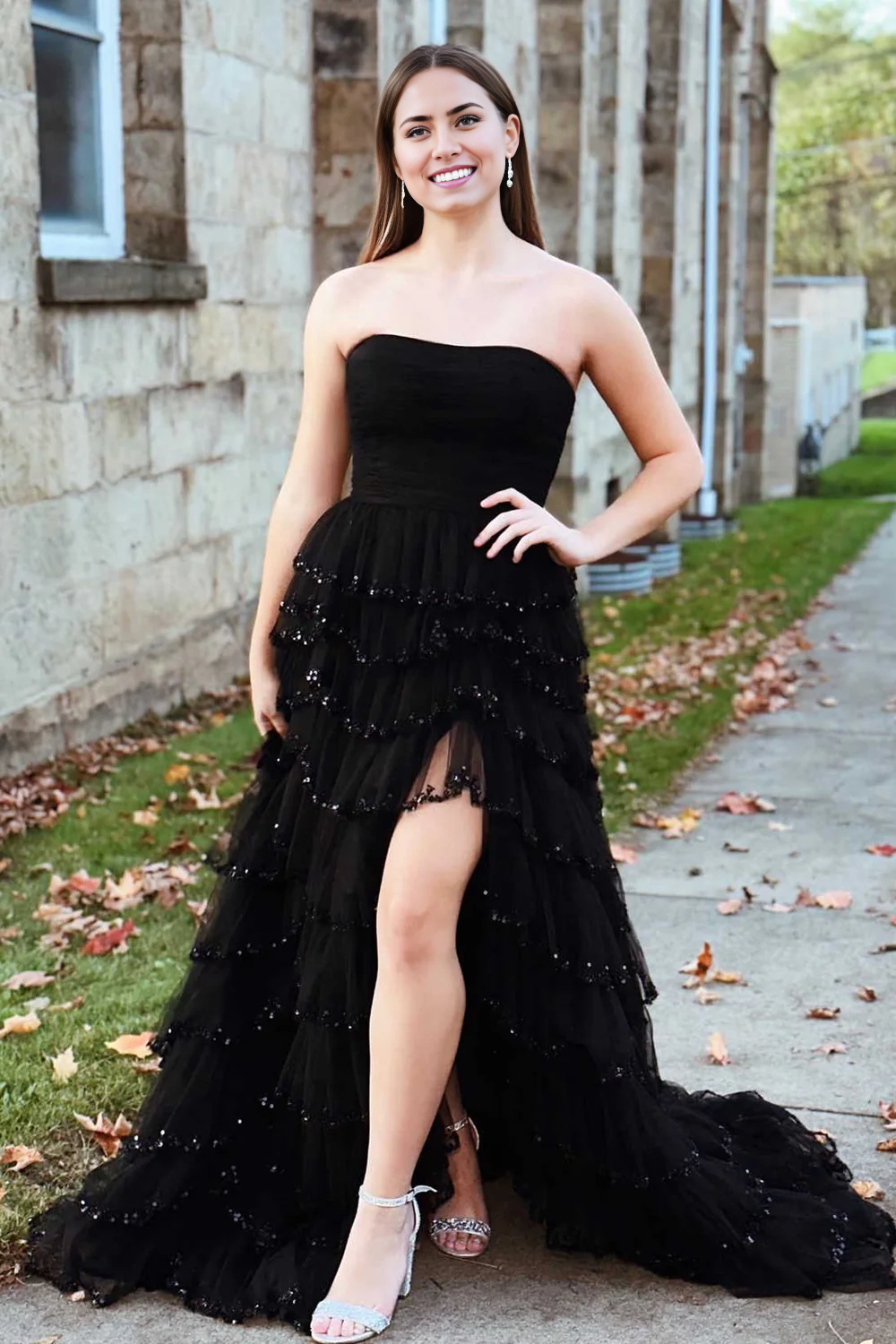 Trägerloses A-Linien-Ballkleid aus mehrlagigem Tüll mit Pailletten